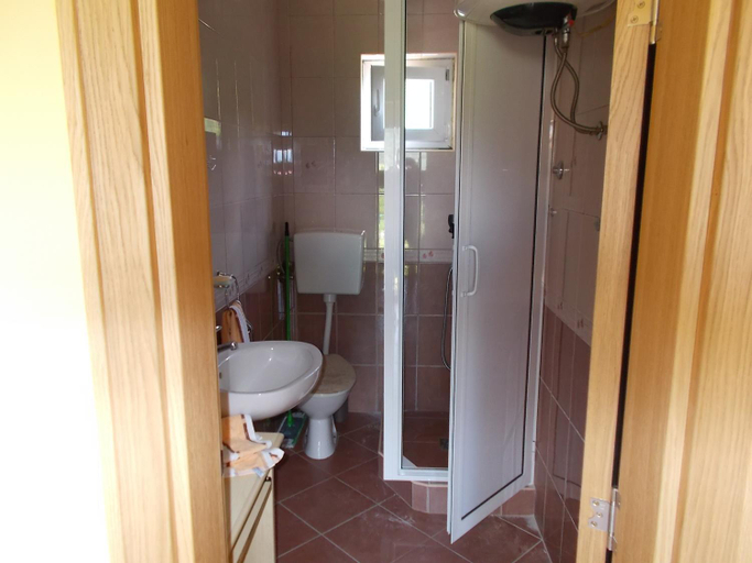Bathroom, Guesthouse Feel Lake