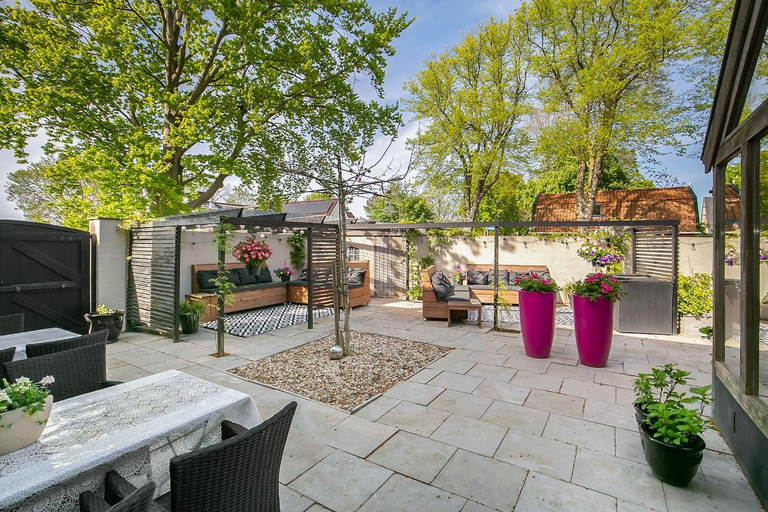 Others 5, B&B Unieck, Nijefurd