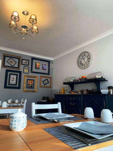 Bedroom 2, No 6 B&B, Mayenne