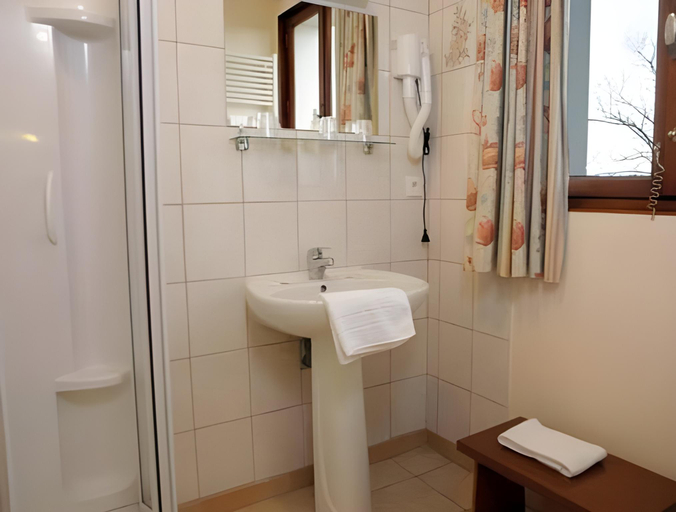 Bathroom 3, Logis Chalet Du Mont Roland, Jura