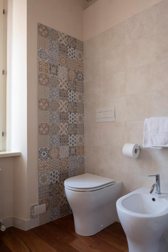 Bathroom 2, Il Cortile Segreto, Macerata