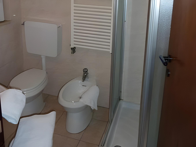 Bathroom 2, Hotel Al Caminetto, Aosta