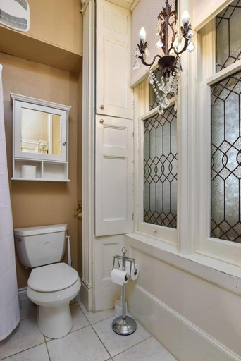Bathroom 10