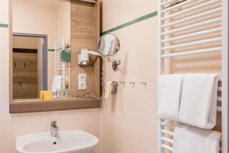 Bathroom, JUFA Hotel Furstenfeld, Hartberg-Fürstenfeld