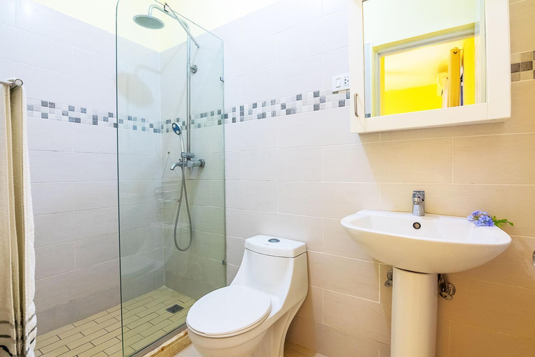 Bathroom 5, D'Piero Hotel, Sosua