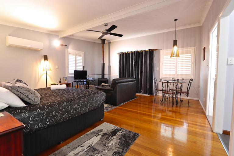 Bedroom 2, Cabins @ The View, Pine Rivers Bal