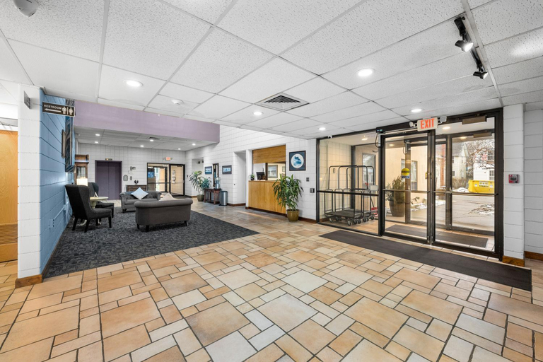 Public Area 2, The Fountain Inn, Ottawa