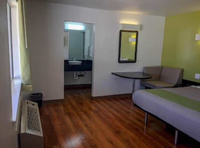 Bedroom 2, American Inn, Mineral