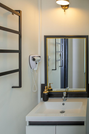 Bathroom 5, L'Aparte, Gironde