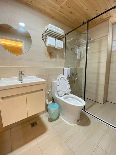Bathroom 3, Budai Sun Never Sets B&B, Chiayi County