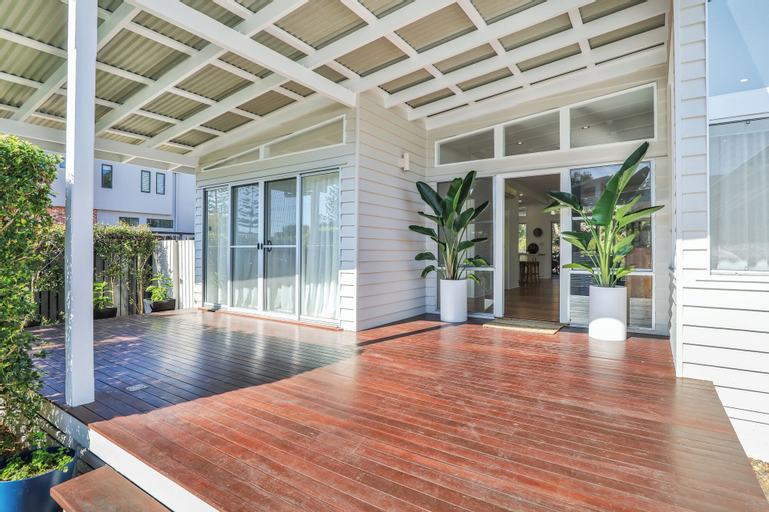 Luxe Waterfront Stay -Tallebudgera Creek, Gold Coast