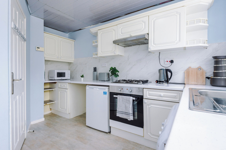 Others 4, Comfortable Stay - Royd Croft, Kirklees