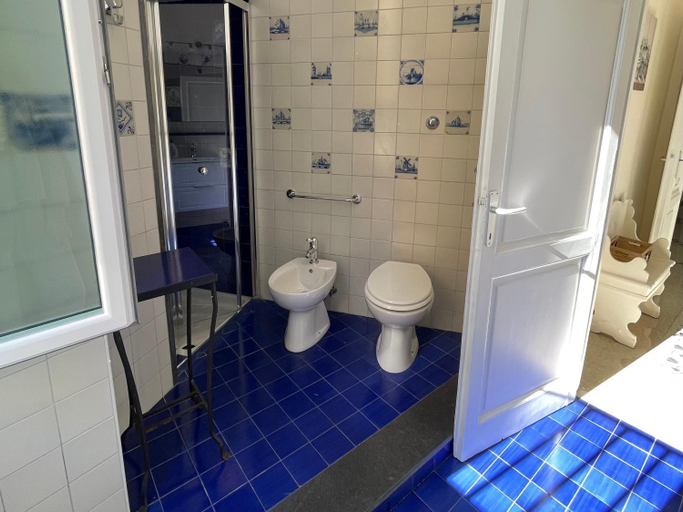 Bathroom 3, Domus Claudia San Giovanni, Rome
