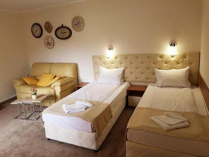 Bedroom 2, Family Hotel Kedara, Burgas