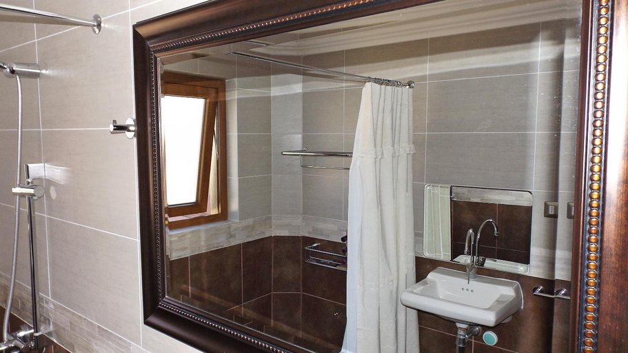 Bathroom 3, La Perla Hotel, Colchagua