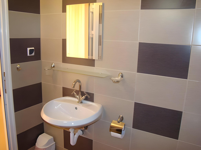 Bathroom 3, Family Hotel Kedara, Burgas