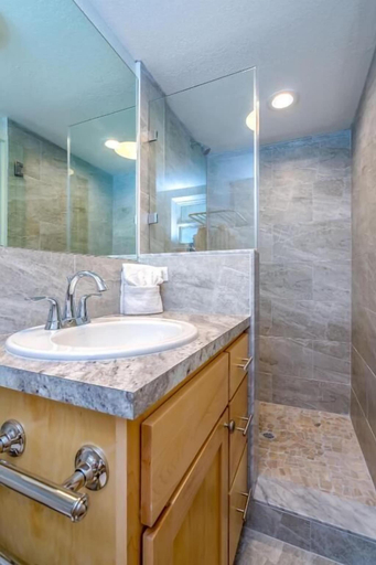 Bathroom 4, Matecumbe Resort, Monroe