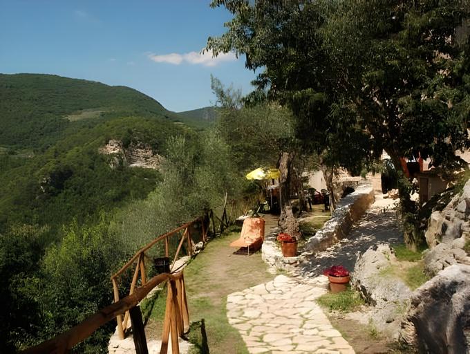 Others 5, Guesthouse Runcini, Terni