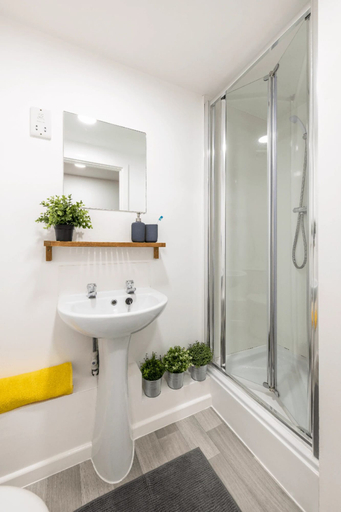 Bathroom 3, For Students Only Central Pl Sheffield, Sheffield