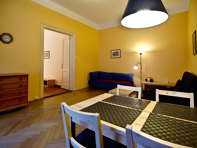 Others 5, Petrin Park Apartments - 10 min walk to Charles Bridge, Praha 1