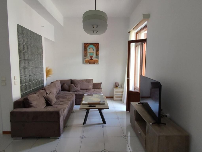 Others 5, Dr. J. Spon Apartment, West Greece