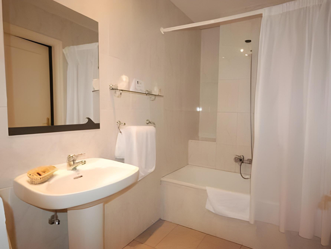 Bathroom 5, Mundaka, Vizcaya