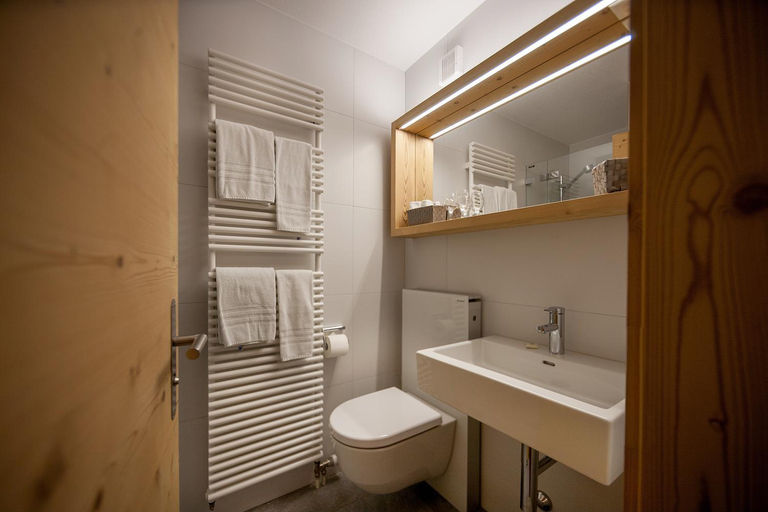 Bathroom 2, AlpinArosa, Plessur