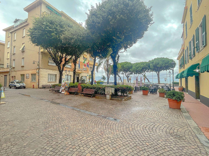 Exterior & Views 1, Vico 2 monolocale, Savona