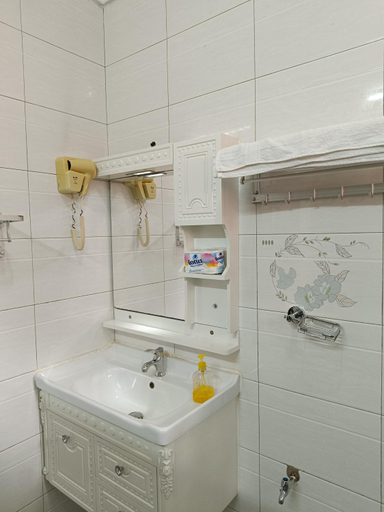 Bathroom 3, Sarada Hotel, Kadiogo