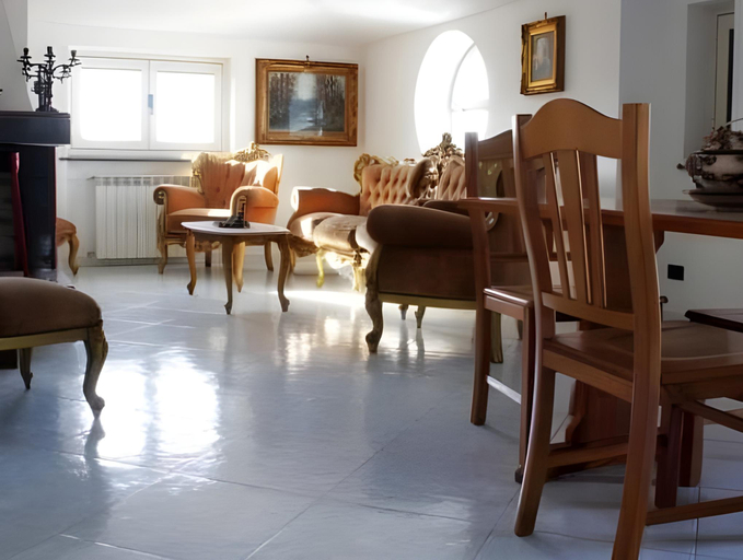 Others 5, B&B Privileged, Napoli