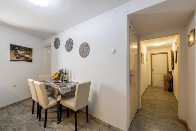 3, Holiday Home Riva Promenade, Split