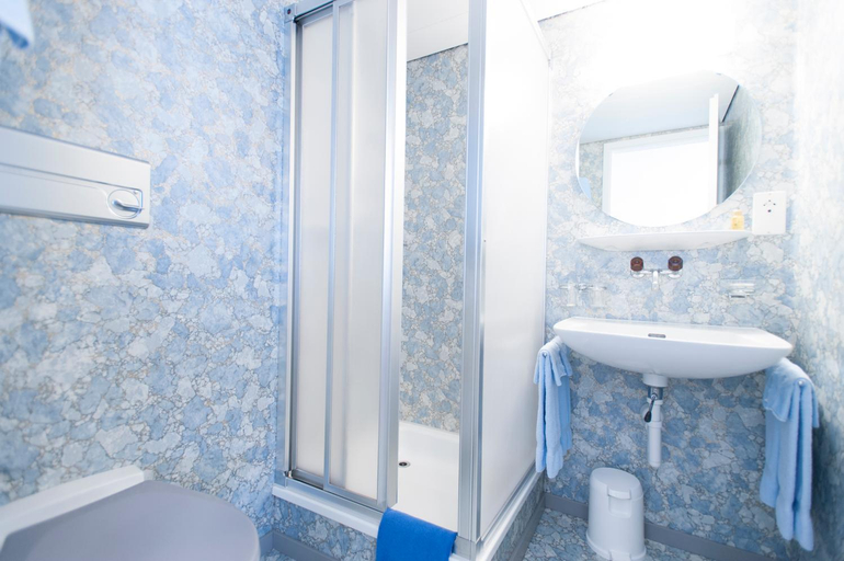 Bathroom 2, Hotel Gerig, Uri