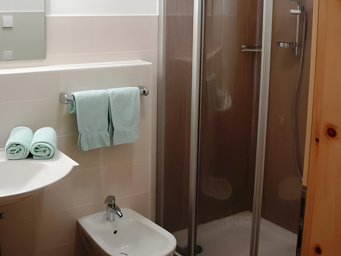 Bathroom 3, Appartments Helvetia, Bolzano