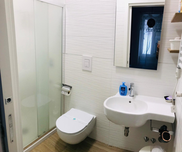 Bathroom 3, B&B Via dell'Azzurra, Bari