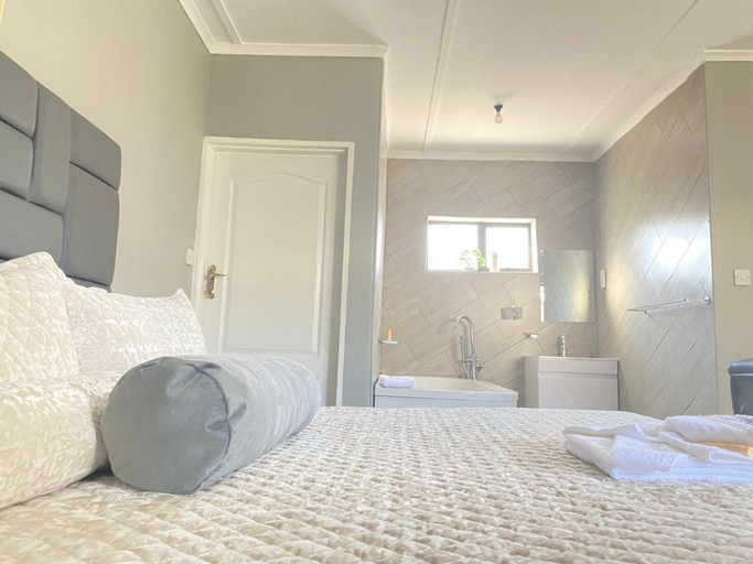 Bedroom 2, Cumberland Guest Lodge, Bulawayo