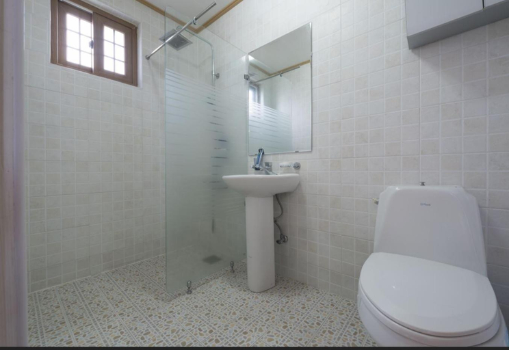 Bathroom 3, Jeju Time-Travel Pension, Jeju