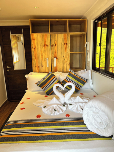 Others 5, Seaview Cabana, Gomoa