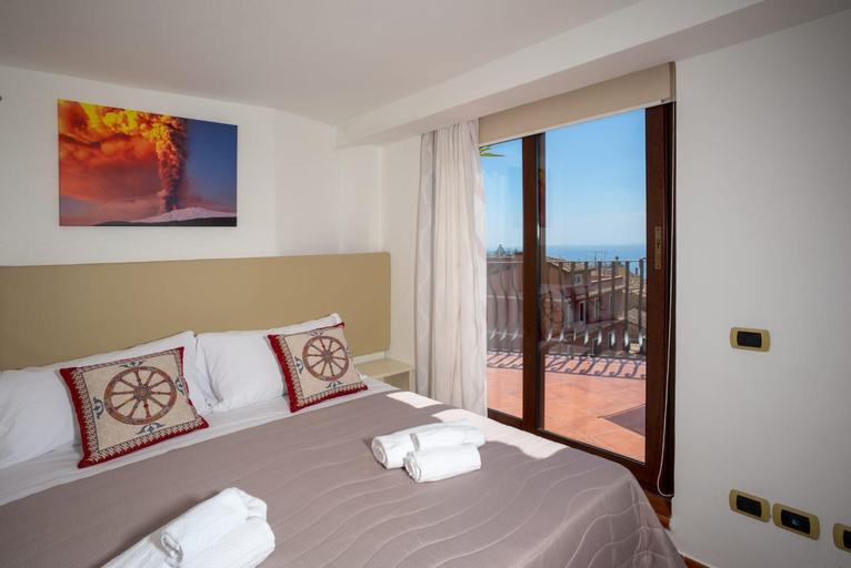 Others 3, B&B RE TANCREDI, Messina