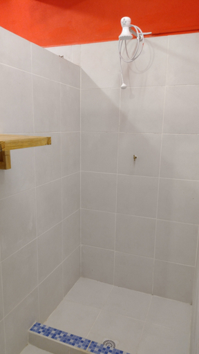 Bathroom 5, Hostel Sudaka, Capital