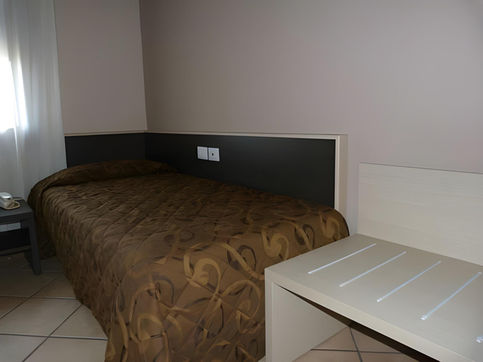 Bedroom 3, Hotel Eden, Modena