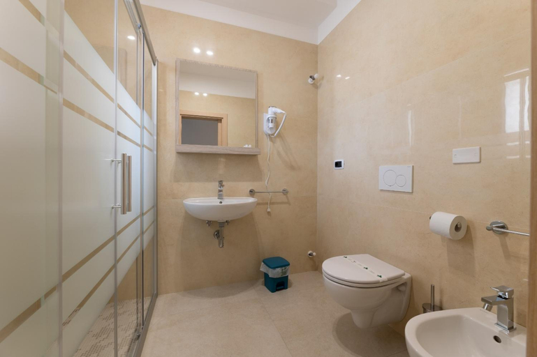 Bathroom 3, Room Salento Palace, Lecce