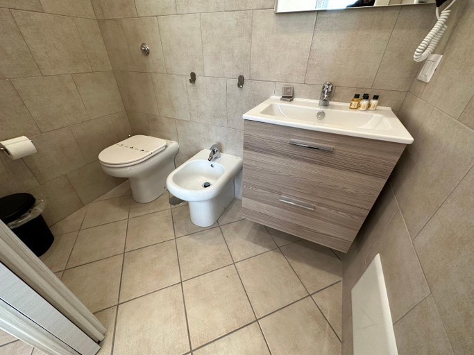 Bathroom 5, B&B OFF Rooms and Relax, Napoli