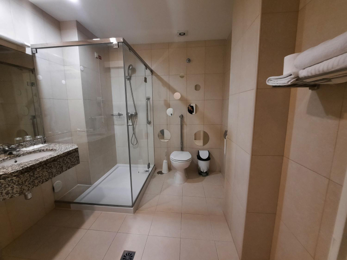 Bathroom 14