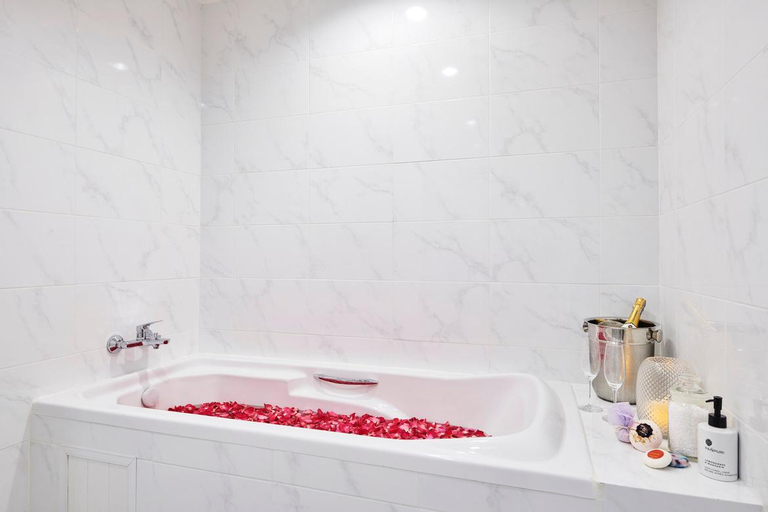 Bathroom 18