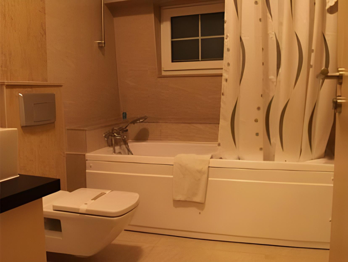 Bathroom 3, Hotel Pinocchio, Priština
