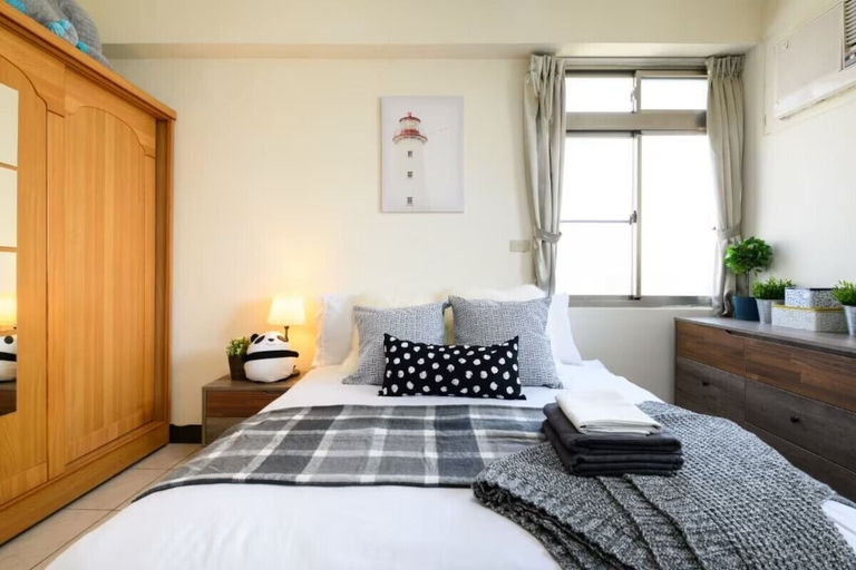 Bedroom 2, World Trade Center Station, Pak Kret