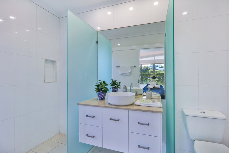 Bathroom 3, Luxe Waterfront Stay -Tallebudgera Creek, Gold Coast