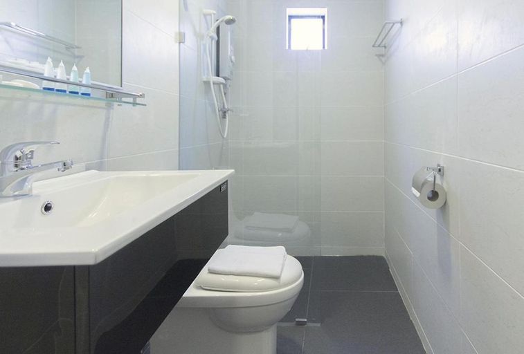 Bathroom 4, HOTEL RAUB since 1968, Raub