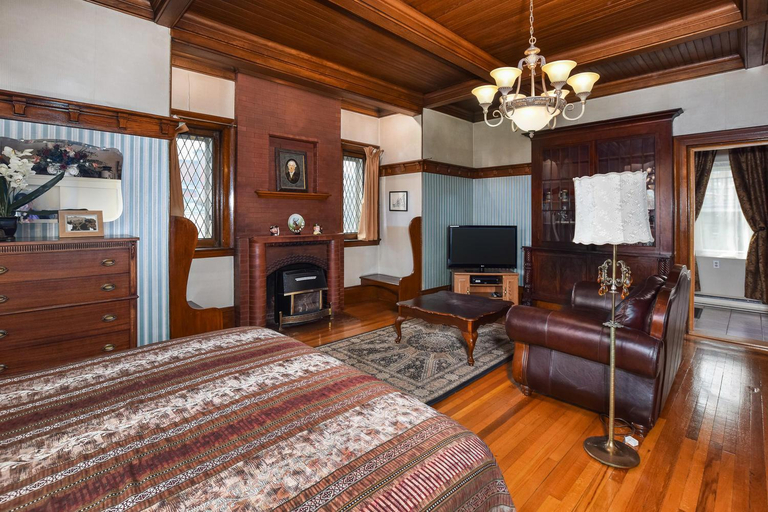 Bedroom 13