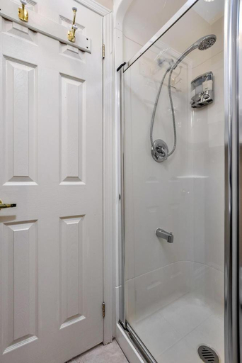 Bathroom 14